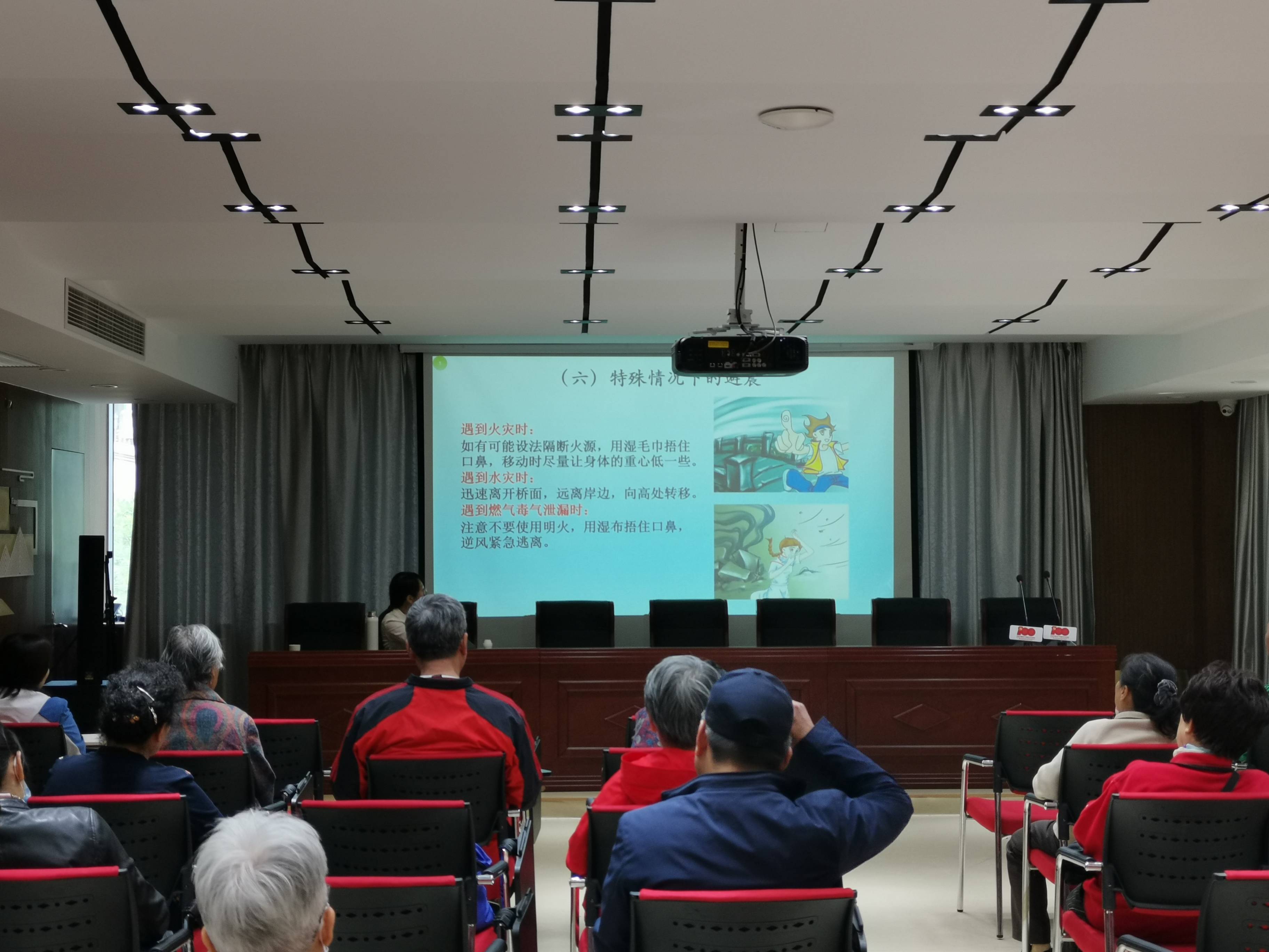解放路社区举办“防震减灾，你我同行”地震科普知识讲座